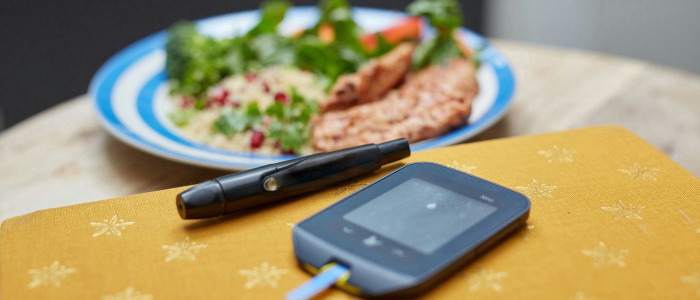 7 Simple Ways to Lower A1C Naturally and Improve Insulin Sensitivity background image